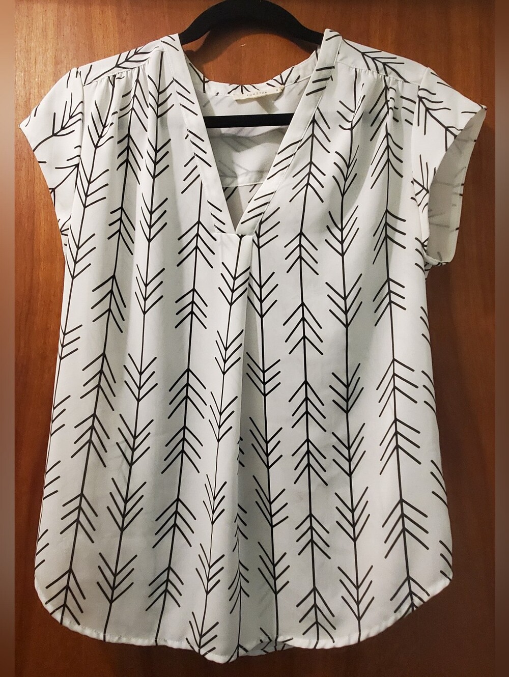 White and Black Arrow Print V-Neck Women's Small Blouse